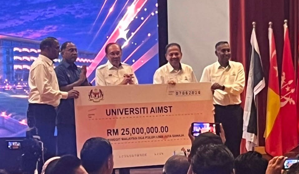 Anwar Ibrahim makes historic visit to AIMST University – approves RM26 million annual government grant!